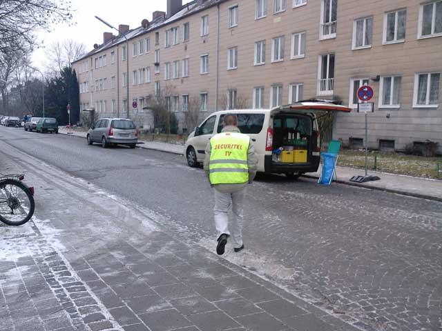 15012009(018).jpg - ...aahhh, in dem Fahrzeug ist also das Catering :-)