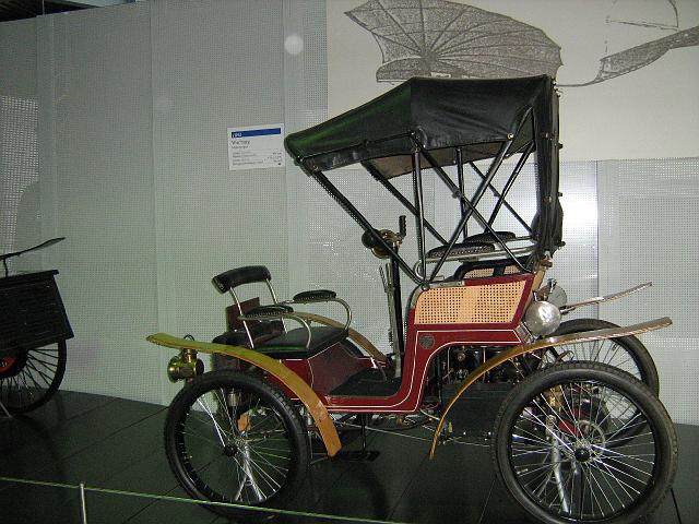 IMG_1310.JPG - in Amerang - der Wartburg von 1898