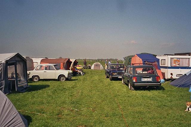 imm003_4A.jpg - Es war recht voll - die Pappe mußte gegenüber geparkt werden ...