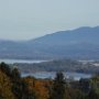 der Ausblick von dort auf den Chiemsee zeigte uns auch, wo der Goldschatz liegt: Dummerweise ist dieser aber durch Beamte der Bayrischen Schlösser- und Seen-Verwaltung bewacht. Was jetzt?