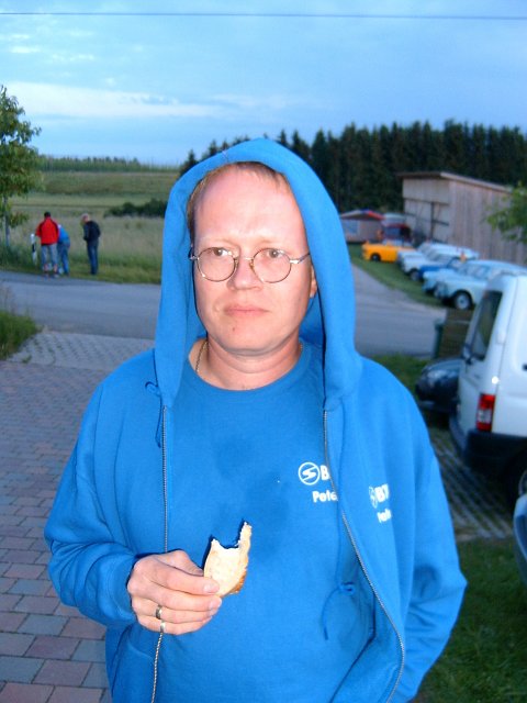 21_02.JPG - Erscheinung in Kapuze.
