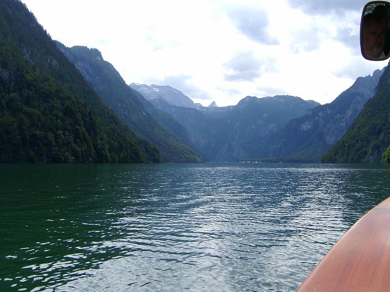 PIC_0232.JPG - Der Königsee umrahmt von Bergen! Hinten in der Mitte: die in Österreich liegende Schönfeldspitze (2653m).