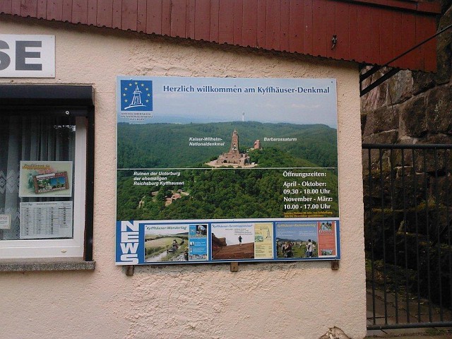 21062009(005).jpg - Tafel beschreibt das Kyffhäuser Denkmal